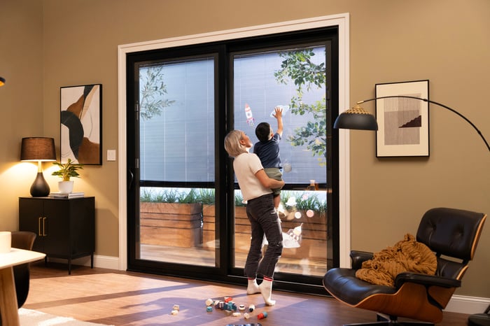 Blinds+GlassXL_KitchenSlider_Down_1_2_Slats_Open_Kid_Decals_3 (1)