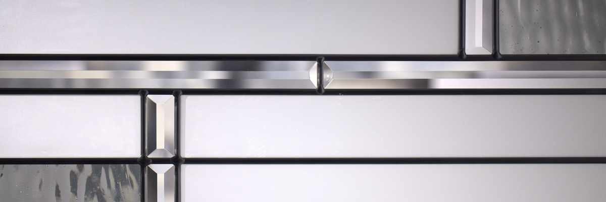 Close up of Vilano doorglass design